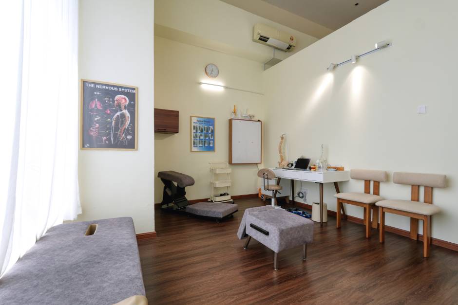 Chiropractor Therapy Room Setup
