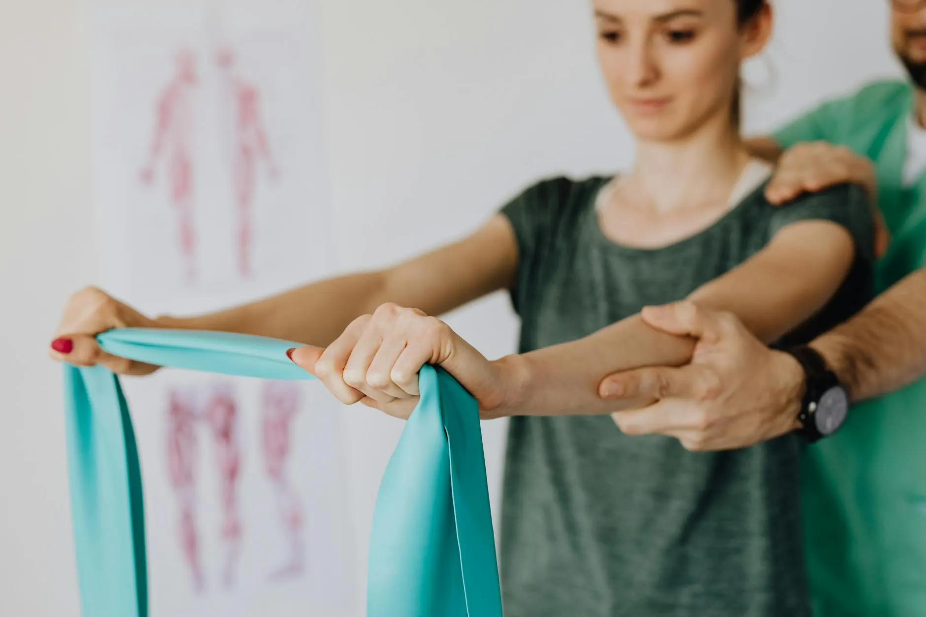 Sports rehab session using resistance band support in a chiropractic clinic